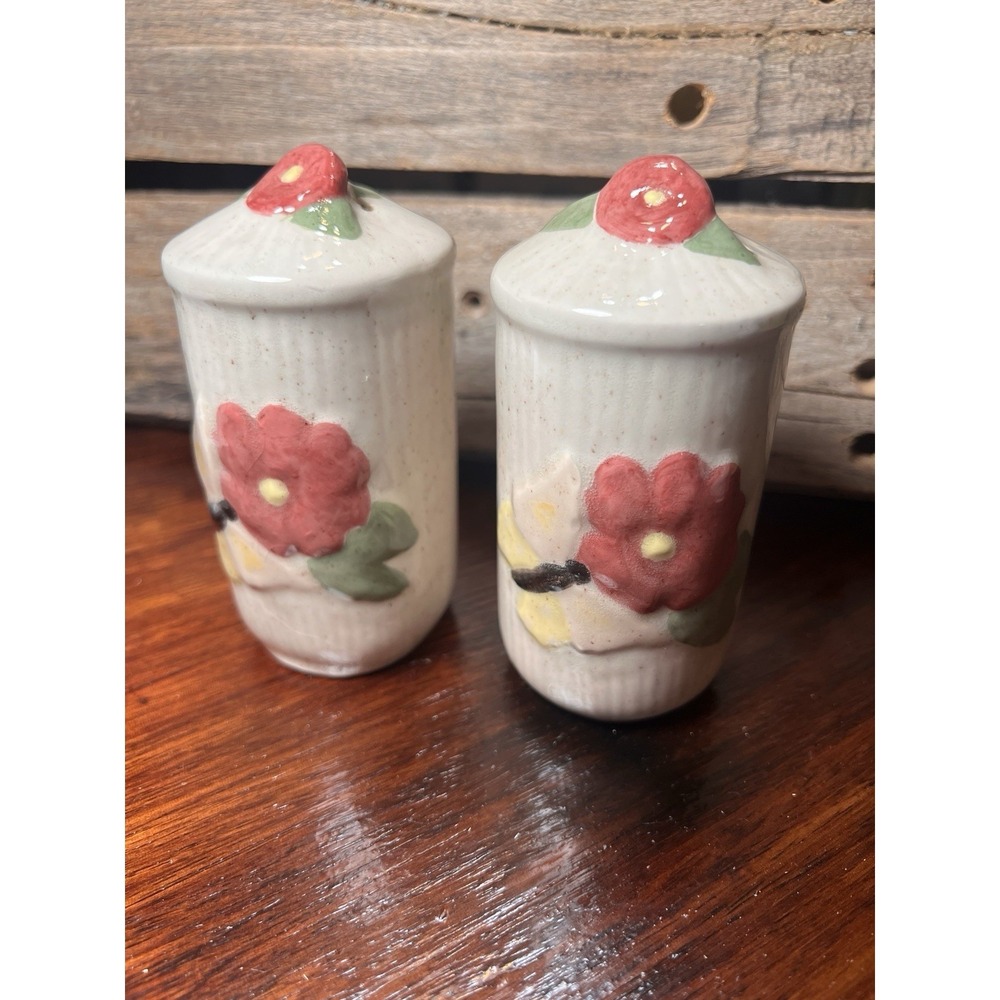 Vintage‎ Salt & Pepper Shakers Ceramic Butterfly Handpainted 1980's Decor farm